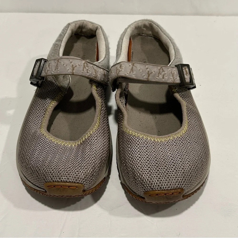MERRELL Woman’s Encore Mary Jane Trail Shoes Grey Outdoor Adjustable, size 7